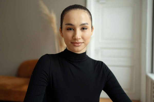 What Are the Key Tips for Styling Professional Outfits with Thigh-High Stockings in a Tasteful Manner?